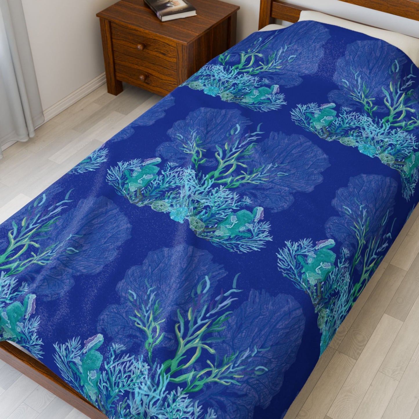 Ocean - Themed Velveteen Plush Blanket - Cozy Coral Design for Home Decor & Gifts - Blue Cava